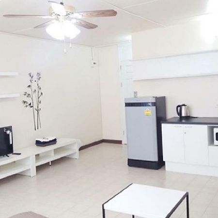 Condo C6 IMPACT Nonthaburi Esterno foto